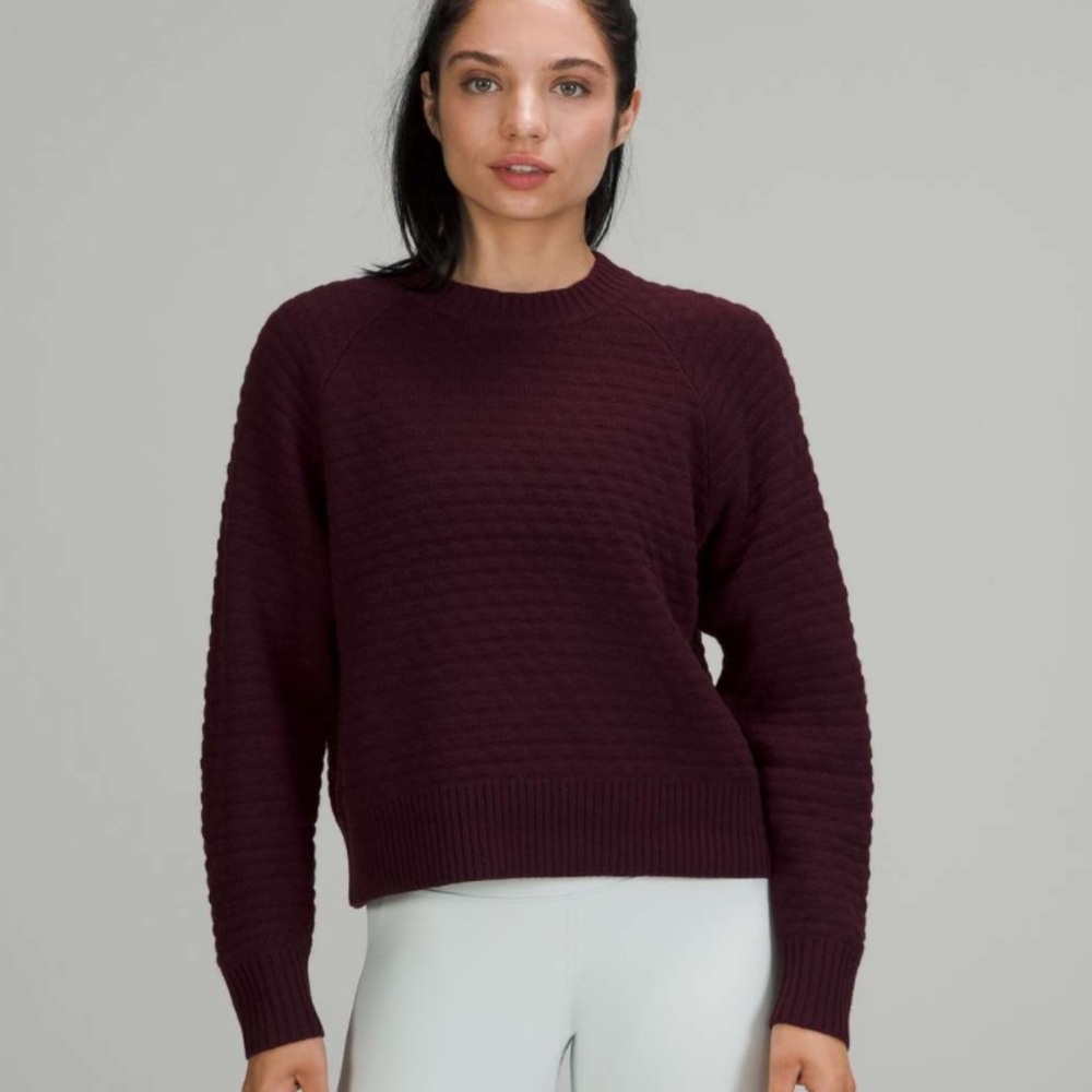 Lululemon Texture Play Crew Sweater Cassis‎ Size M/L